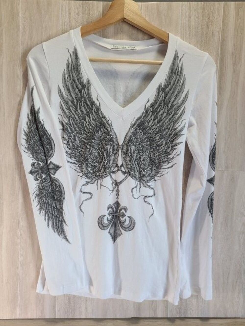 Bui Yah Kah Angel Wings V-Neck Long Sleeve Graphic Tee White Gothic Y2K Top